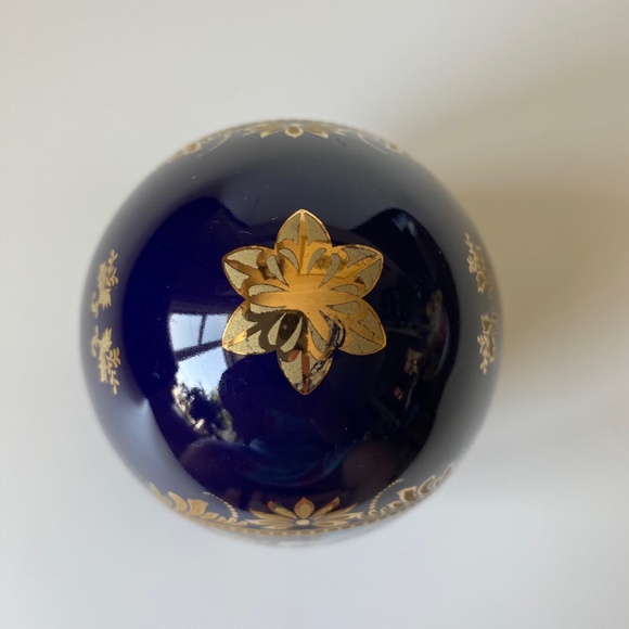 Vintage Limoges Porcelain Egg with Courting Couple Scene Gilded Collectible - Picture 11 of 12